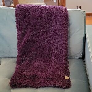 𝅺domain purple 💜 blanket. 66 x 48.  Shag. Nice and soft.